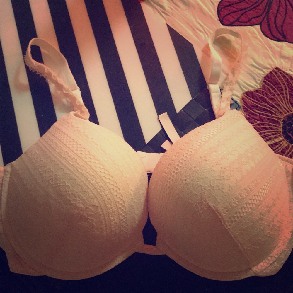 Victoria’s Secret Bra size 38DD new